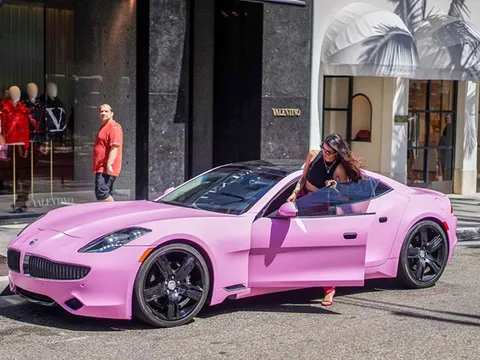 Phạm Hương đăng ảnh tình cảm bên bạn trai ở Mỹ