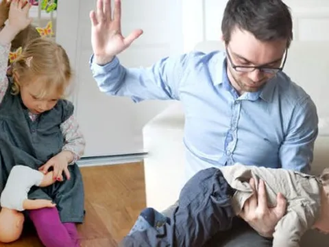 Pháp là quốc gia thứ 55 trên thế giới cấm đánh đập trẻ em