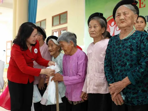 Phát động Tháng cao điểm khám, chữa bệnh nhân đạo năm 2017