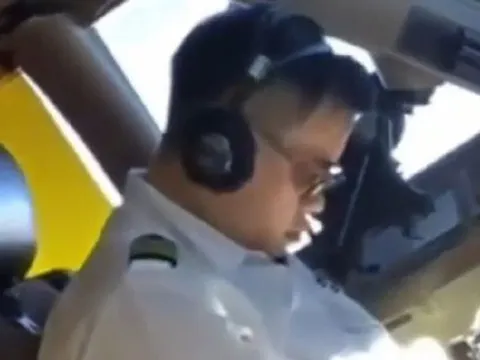 Phi công ngủ gật khi điều khiển máy bay chở 400 hành khách