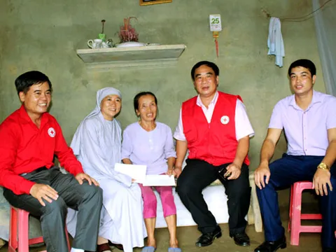 Chung tay giúp đồng bào vùng lũ Phú Thọ