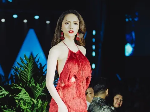 Hoa hậu chuyển giới quốc tế Hương Giang lần đầu làm vedette trên sàn diễn