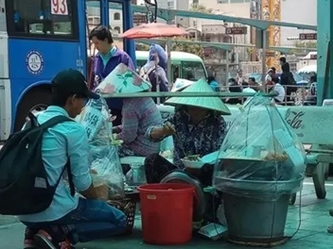 Quận 1 lập facebook ẩm thực cho hàng rong kinh doanh