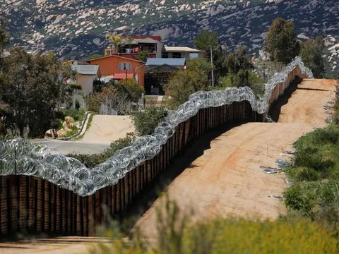 Toà án Mỹ không ủng hộ dự án xây tường biên giới của ông Trump