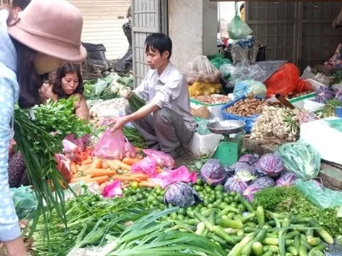 Rau, củ đồng loạt tăng giá trong sáng 30 Tết
