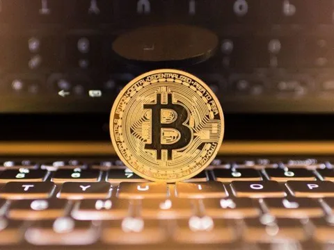 Giá Bitcoin hôm nay 1/3: Tiếp tục trượt giá nhẹ