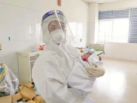 Sản phụ mắc Covid-19 sinh con trong khu cách ly