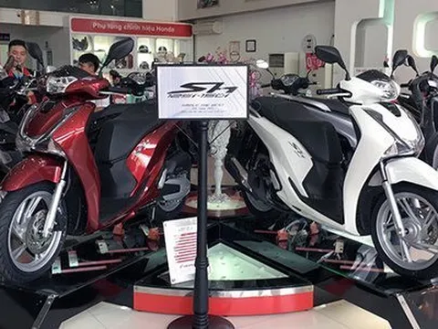 SH ăn chênh lớn, Air Blade chém mạnh tay - dân buôn 'bóp cổ' khách mua