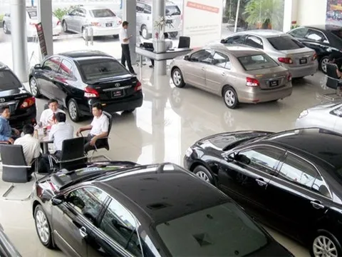 Showroom ô tô lỗ nặng, ông chủ lo bán nhà trả nợ