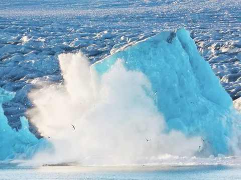 Sông băng Greenland tan vỡ, dấu hiệu rõ ràng của biến đổi khí hậu