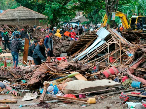 Sóng thần ở Indonesia: Con số người thương vong tiếp tục tăng