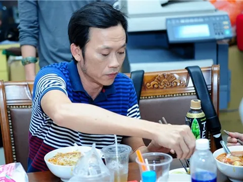 Sự bình dị của 2 nam tài tử giàu có này khiến nghệ sĩ trẻ phải suy ngẫm