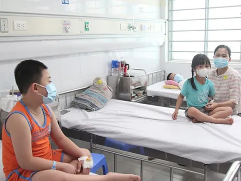 Không dùng thuốc Ibprofen hạ sốt cho trẻ mắc sốt xuất huyết