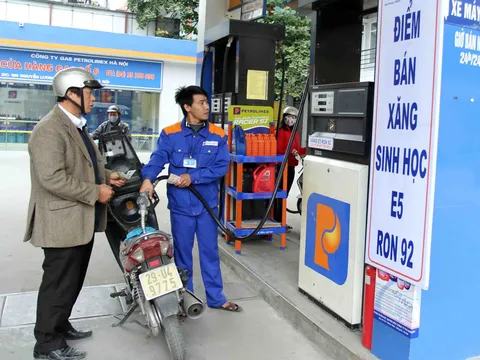 Người tiêu dùng không mặn mà sử dụng xăng E5