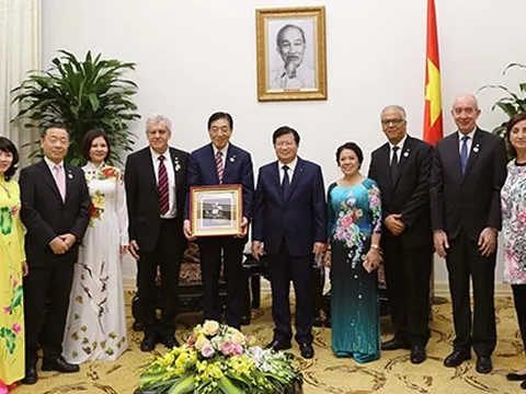 Tạo mọi điều kiện trong việc hợp tác với các  tổ chức nhân đạo quốc tế