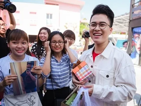 Tác giả "Ông bà anh" tích lũy tiền để phẫu thuật chuyển giới