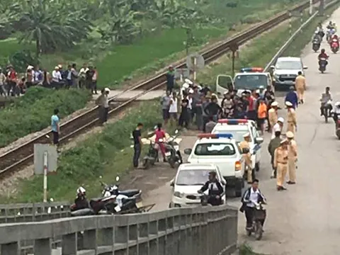 Xe máy va chạm với tàu hỏa, hai phụ nữ tử vong thương tâm