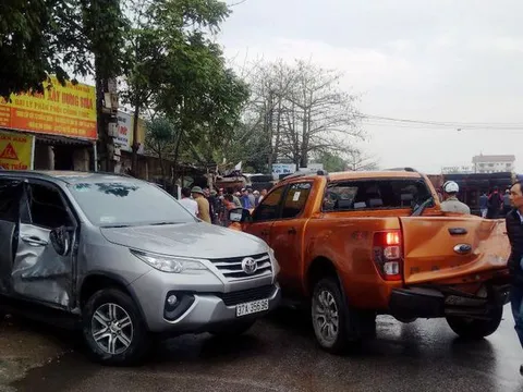 7 xe tông nhau liên hoàn trên QL1A, 1 người tử vong