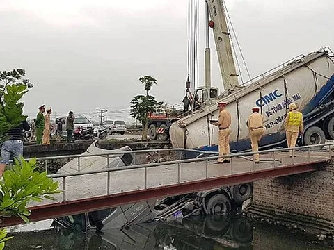 Va chạm với xe bồn, một phụ nữ tử vong