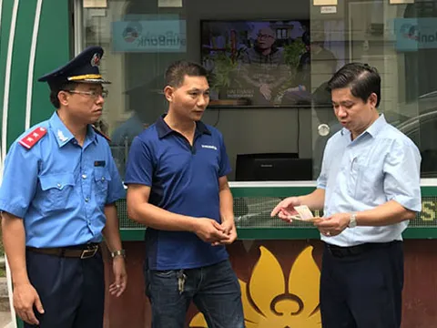 Xử phạt tài xế taxi thu tiền gấp 10 lần so với đồng hồ