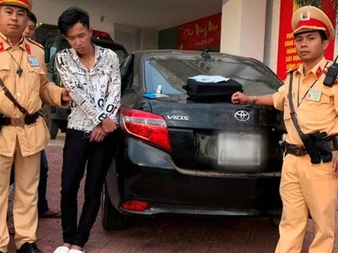 Phê ma túy, tài xế tông thẳng vào CSGT