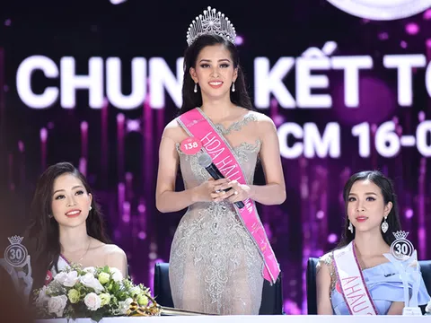 Tân Hoa hậu Trần Tiểu Vy ấp úng, thiếu bình tĩnh trong họp báo