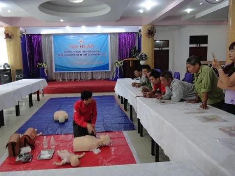 Tập huấn kỹ năng sơ cấp cứu ban đầu cho các Đội tình nguyện viên