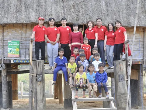 Hội Chữ thập đỏ tỉnh Kon Tum giúp bà con đồng bào dân tộc thiểu số đón Tết đầy ấm cúng