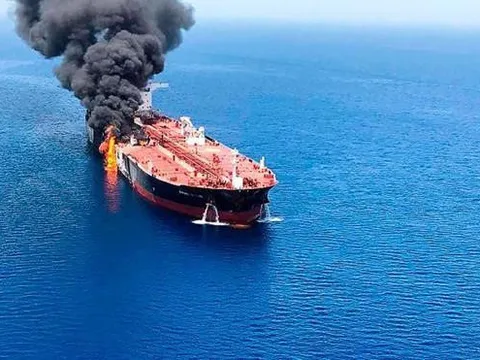 Mỹ xem xét hành động quân sự sau vụ tàu chở dầu bị tấn công ở vịnh Oman