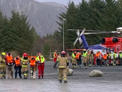 Sơ tán khẩn cấp 1.300 khách trên tàu du lịch Na Uy gặp nạn giữa biển