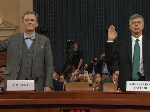 Hạ viện Mỹ điều trần công khai phục vụ trong cuộc điều tra luận tội Tổng thống