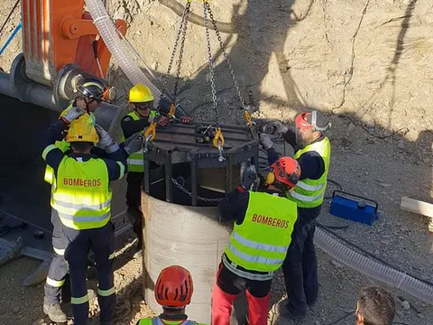 Tìm thấy thi thể bé trai 2 tuổi kẹt dưới hố sâu sau gần 2 tuần