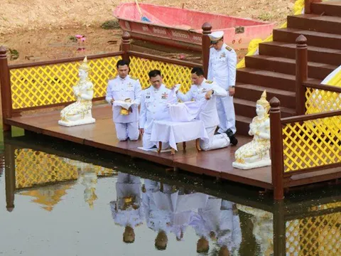 Thái Lan thu thập nước thiêng chuẩn bị cho lễ đăng quang của nhà vua