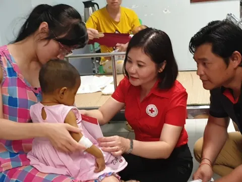 Hỗ trợ viện phí cho các bệnh nhi khó khăn