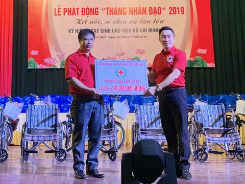 Trao hàng trăm suất quà cho người khó khăn tại Nam Định