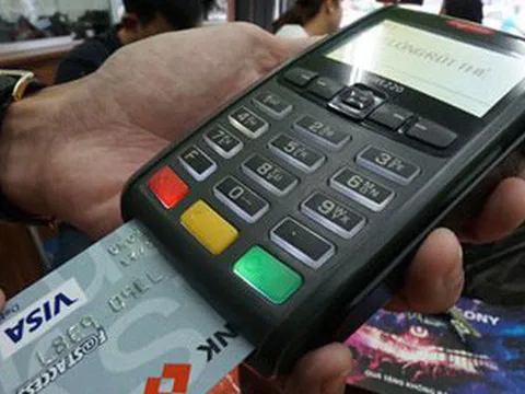 Khách hàng có mất phí khi chuyển thẻ ATM sang thẻ chip không?