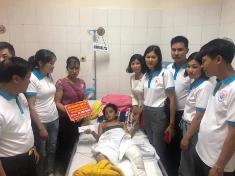 Trao yêu thương, nhận nụ cười