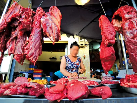 Nghịch lý thịt bò: Giá hơi giảm, giá chợ vẫn cao