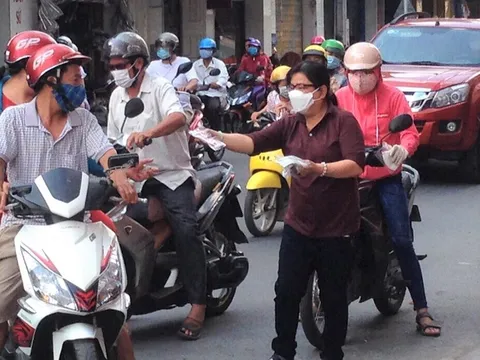 Sóc Trăng: Cô giáo dạy tin học "mê" làm từ thiện