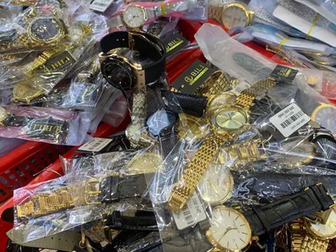 Thu giữ hơn 3000 đồng hồ nghi hàng nhái các thương hiệu nổi tiếng thế giới
