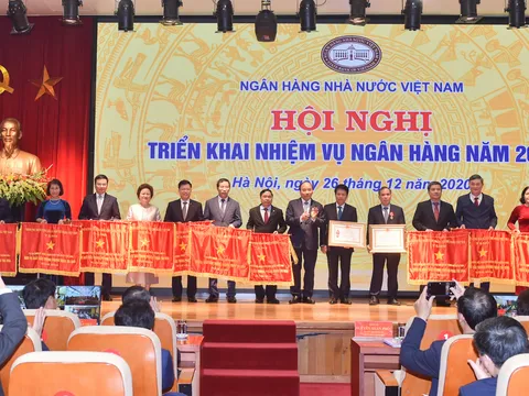 SeABank vinh dự đón nhận cờ thi đua của Chính phủ