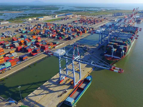 Thủ tướng yêu cầu làm rõ mất 2,4 tỷ USD/năm vì không sử dụng cảng nước sâu