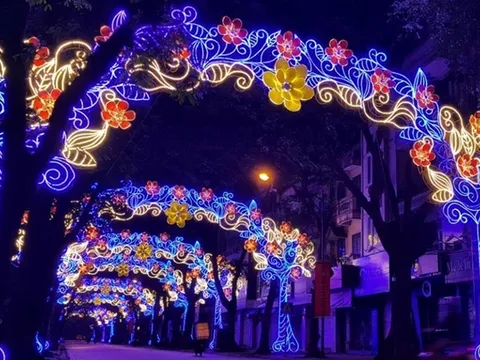 Hà Nội yêu cầu tiêu chuẩn trang trí đường phố đón Tết