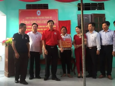 Bàn giao nhà Chữ thập đỏ cho gia đình khó khăn tại Thanh Hóa
