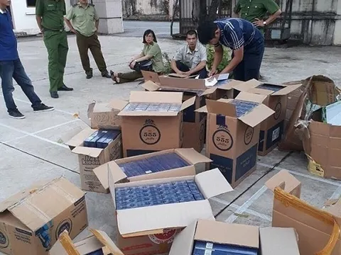 Hà Nội: Bắt giữ xe chở hơn 5.000 bao thuốc lá lậu