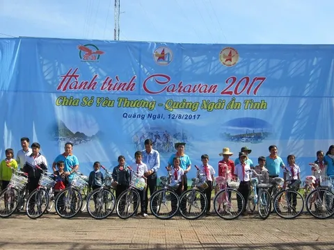 Tiếp lửa cho các em đến trường