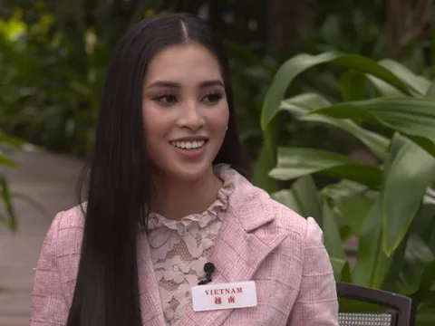 Tiểu Vy nói tiếng Anh cực tự tin trong vòng thi Head to Head
