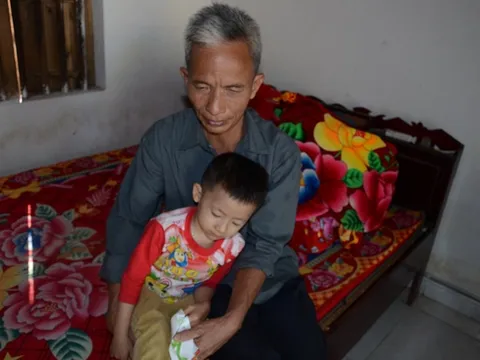 Tình cảnh bi đát của bé 4 tuổi cùng lúc mắc bệnh tim bẩm sinh và u thận