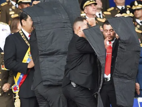 Toàn cảnh hiện trường hỗn loạn vụ Tổng thống Venezuela bị ám sát hụt