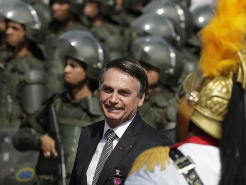 Brazil triển khai quân đội để đối phó với cháy rừng Amazon